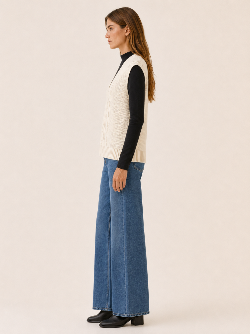 Aldith | Sweater Vest with V-Neck and Raised Braid Detail